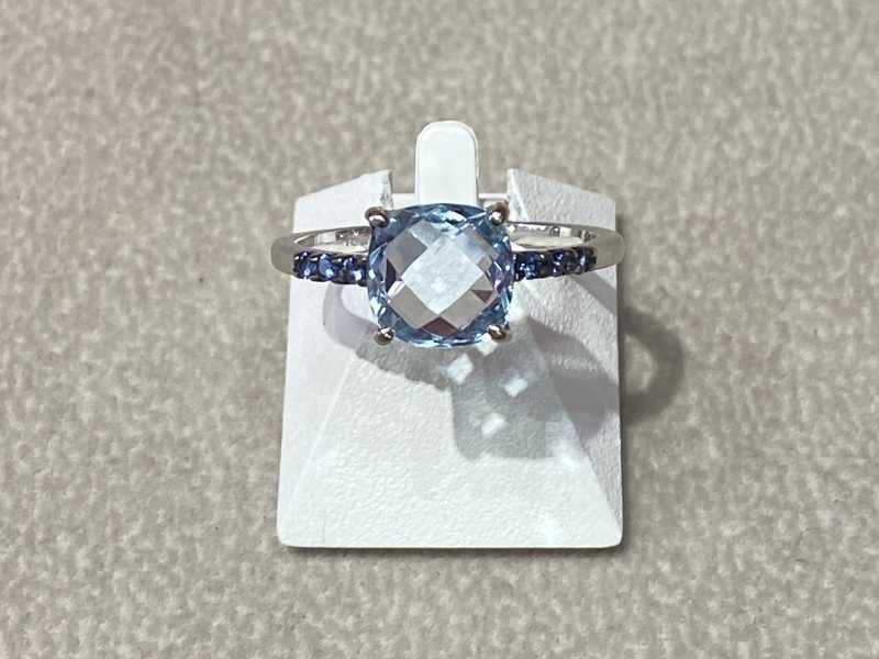 BAGUE OR TOPAZE ET SAPHIRS